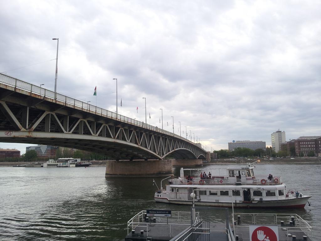 Studio Along The Danube Budapest Exterior foto