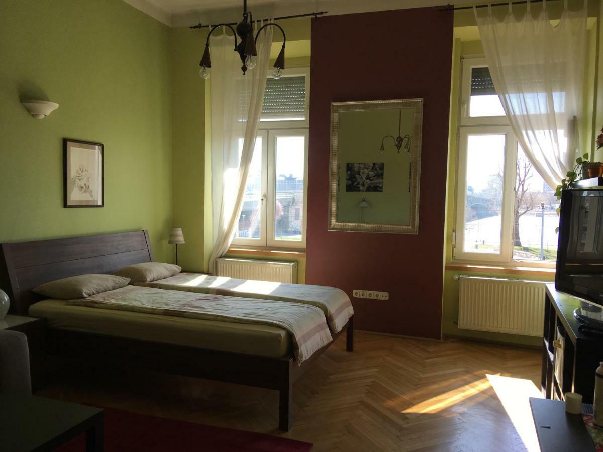 Studio Along The Danube Budapest Exterior foto